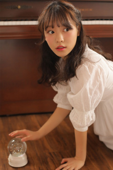 艳妇扶着巨龙缓缓坐下小说